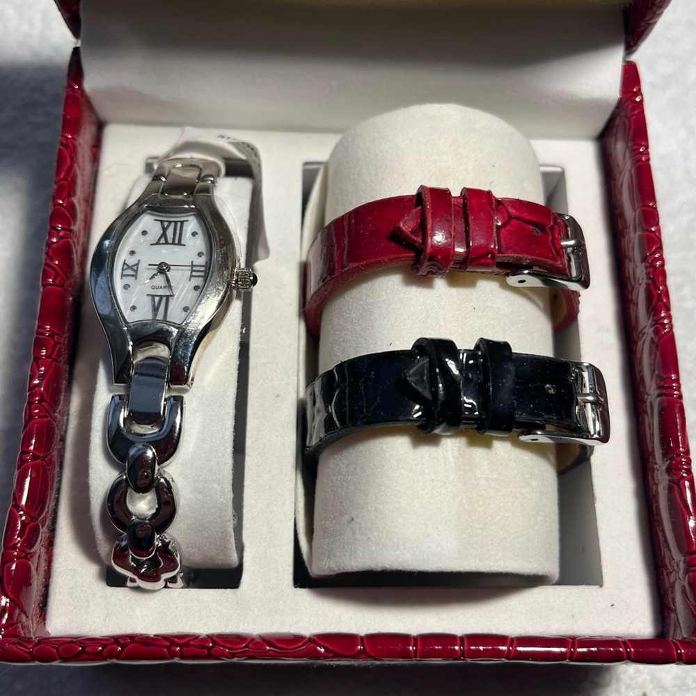 NWT - Coldwater Creek Silver Watch with interchangeable straps. NEW BATTERY!